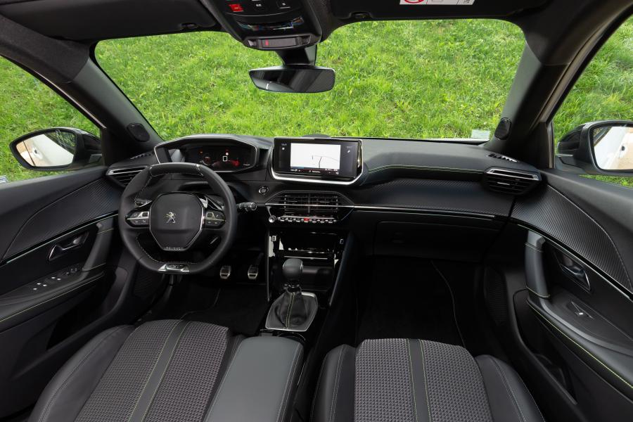 Торпедо Peugeot e-2008 GT (Digital White) 2019 года  (WW) (фото 91 из 119)